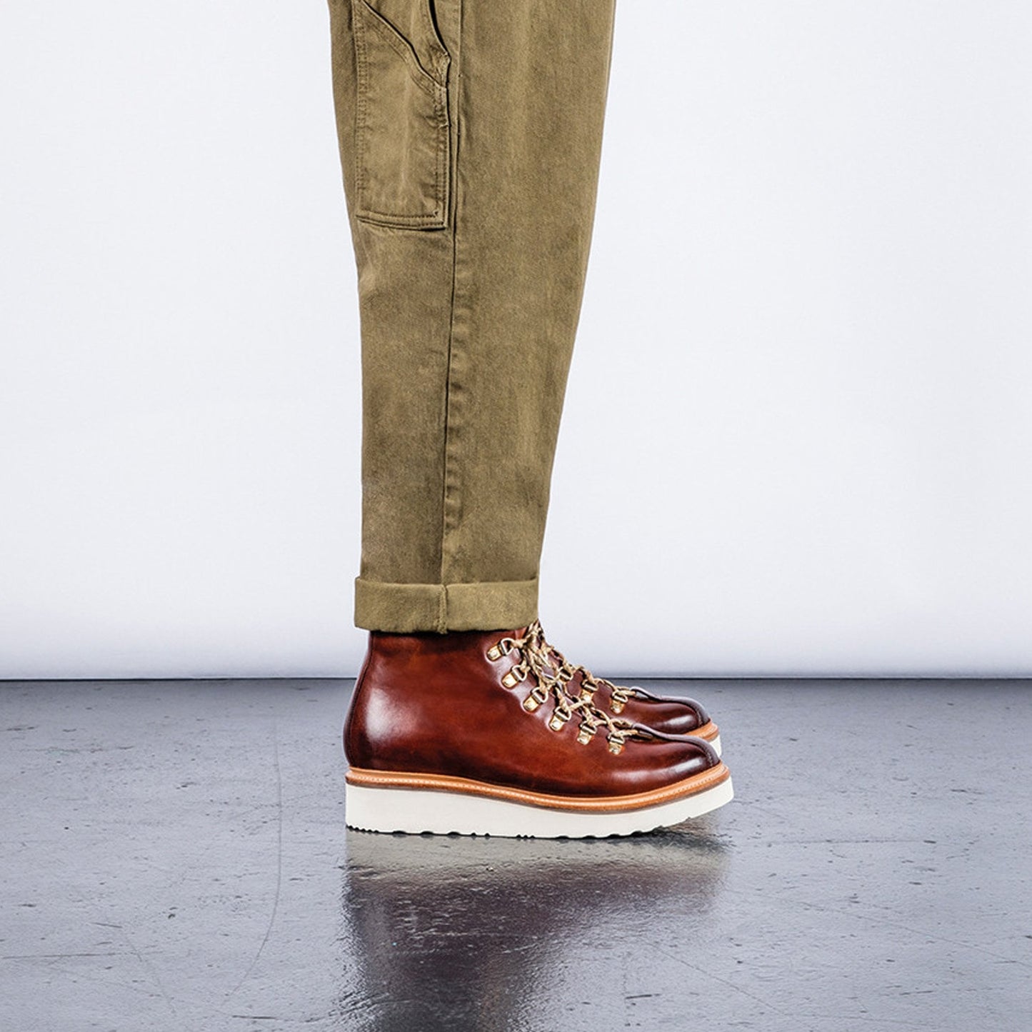 - Bobby - Leather Hand-painted Boot - Tan