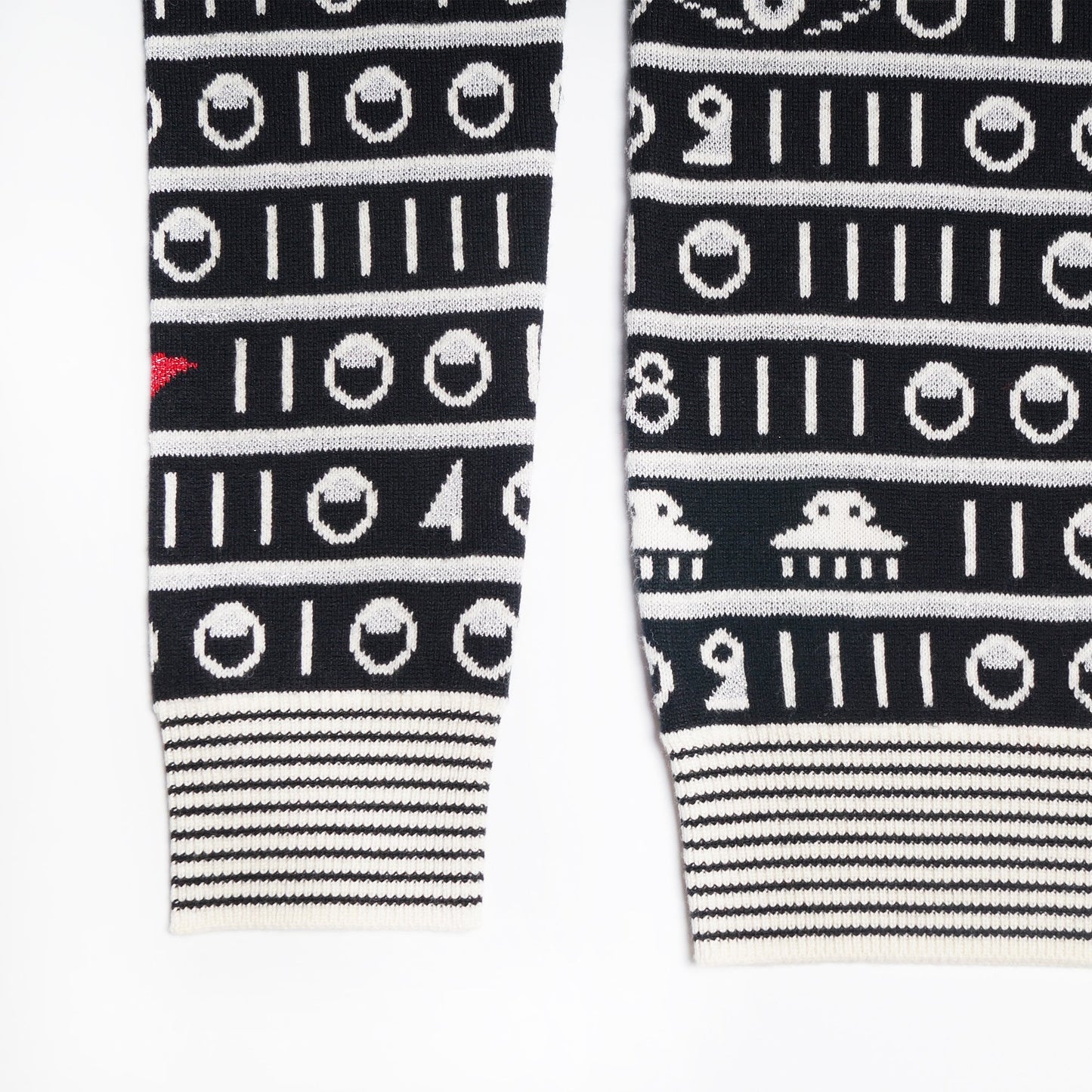Lips and Circles Knitted Sweater - Black