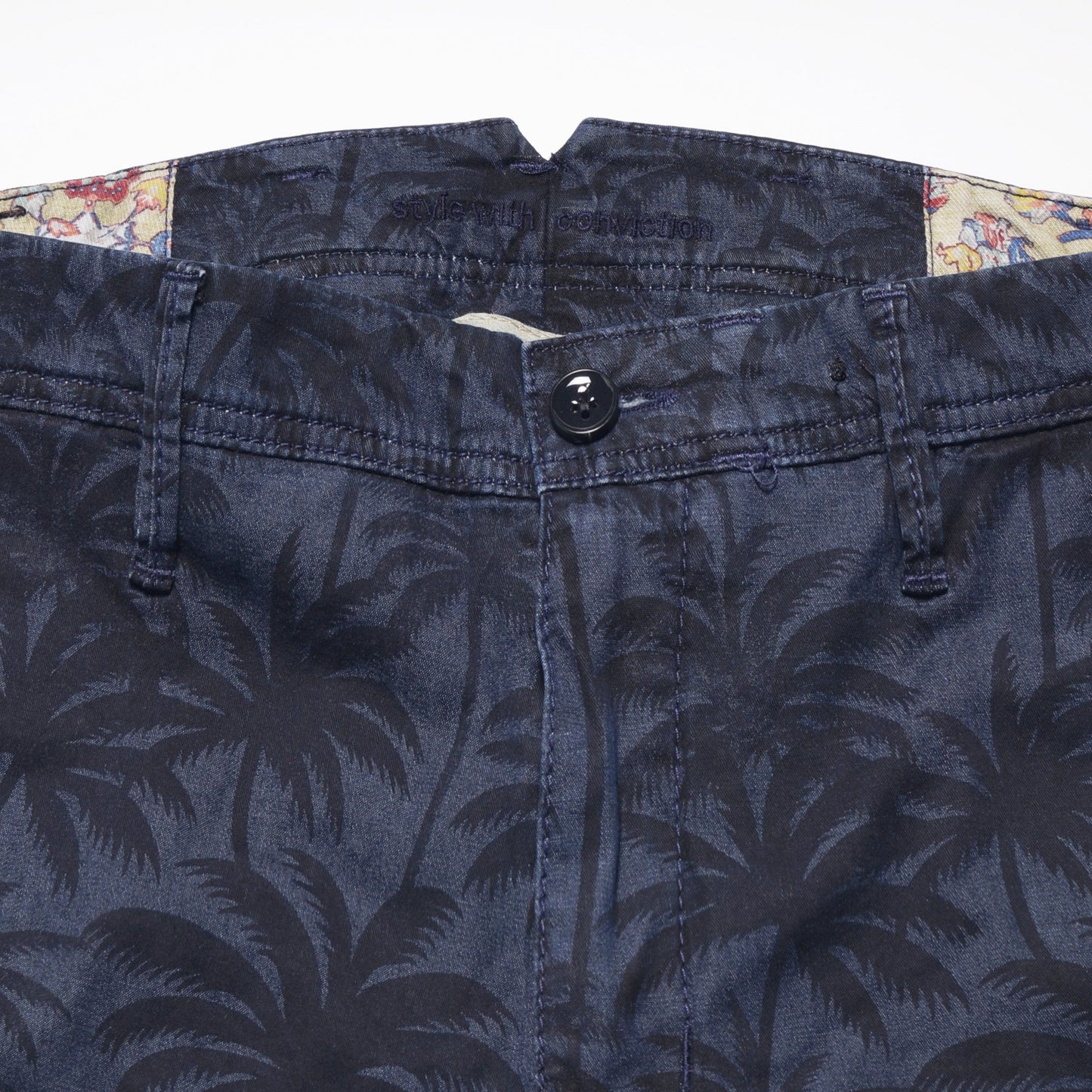 - B-Pavo Printed Shorts - Navy Palm Print