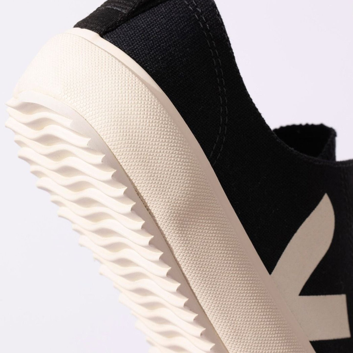 - Nova Canvas Mesh Sneakers - Black Pierre