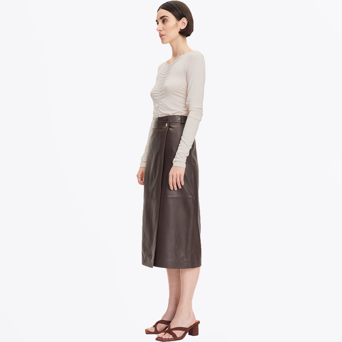 - Ulrika V-Neck Long Sleeve Tee - Whitecap Grey