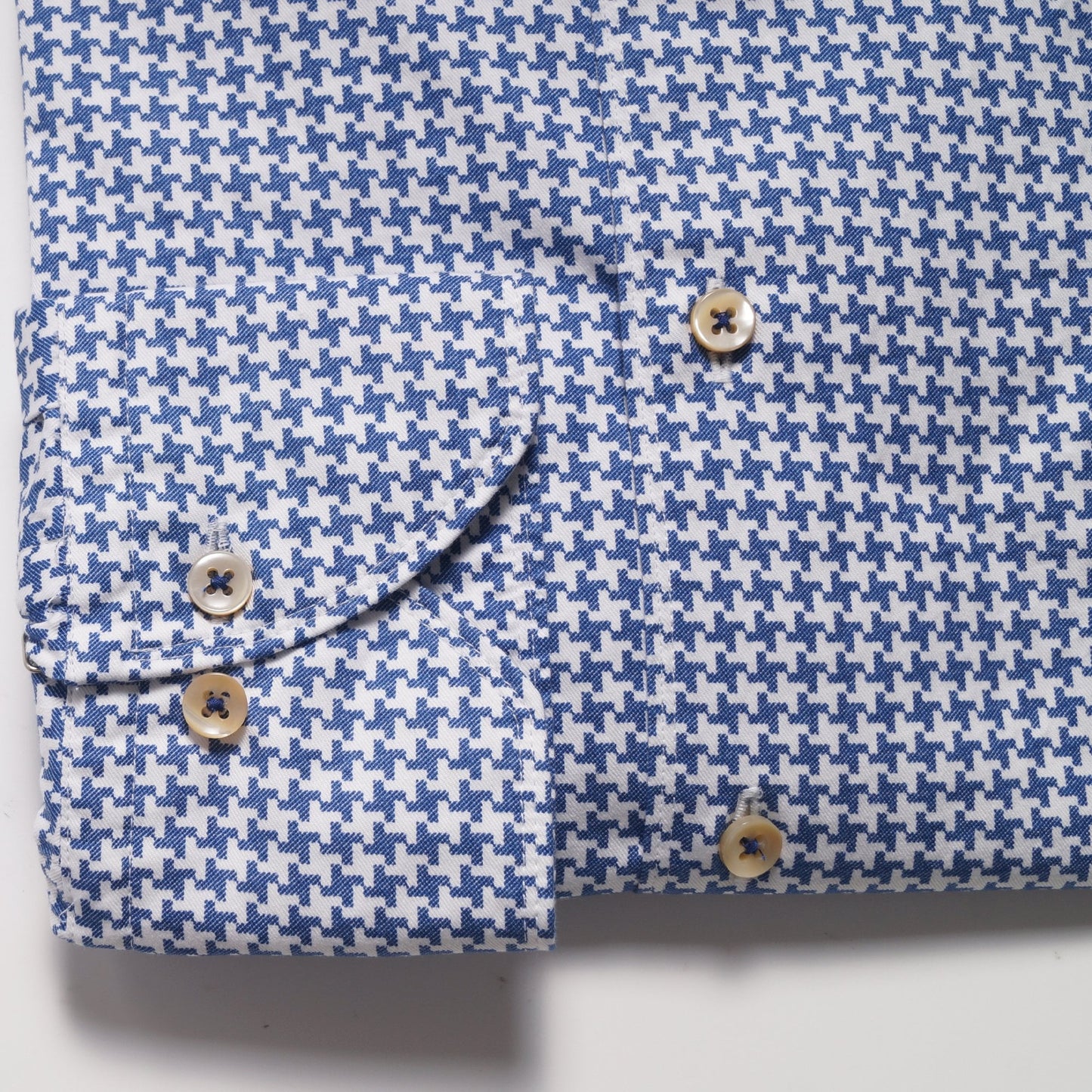- Slimline Houndstooth Sport Shirt - White/Blue