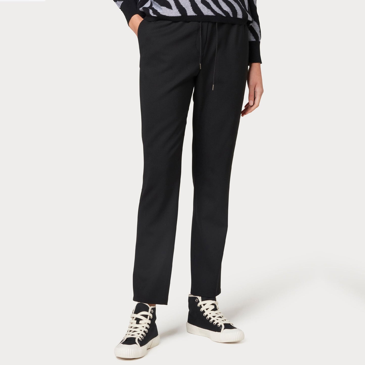 - Drawcord Wool Trousers - Black