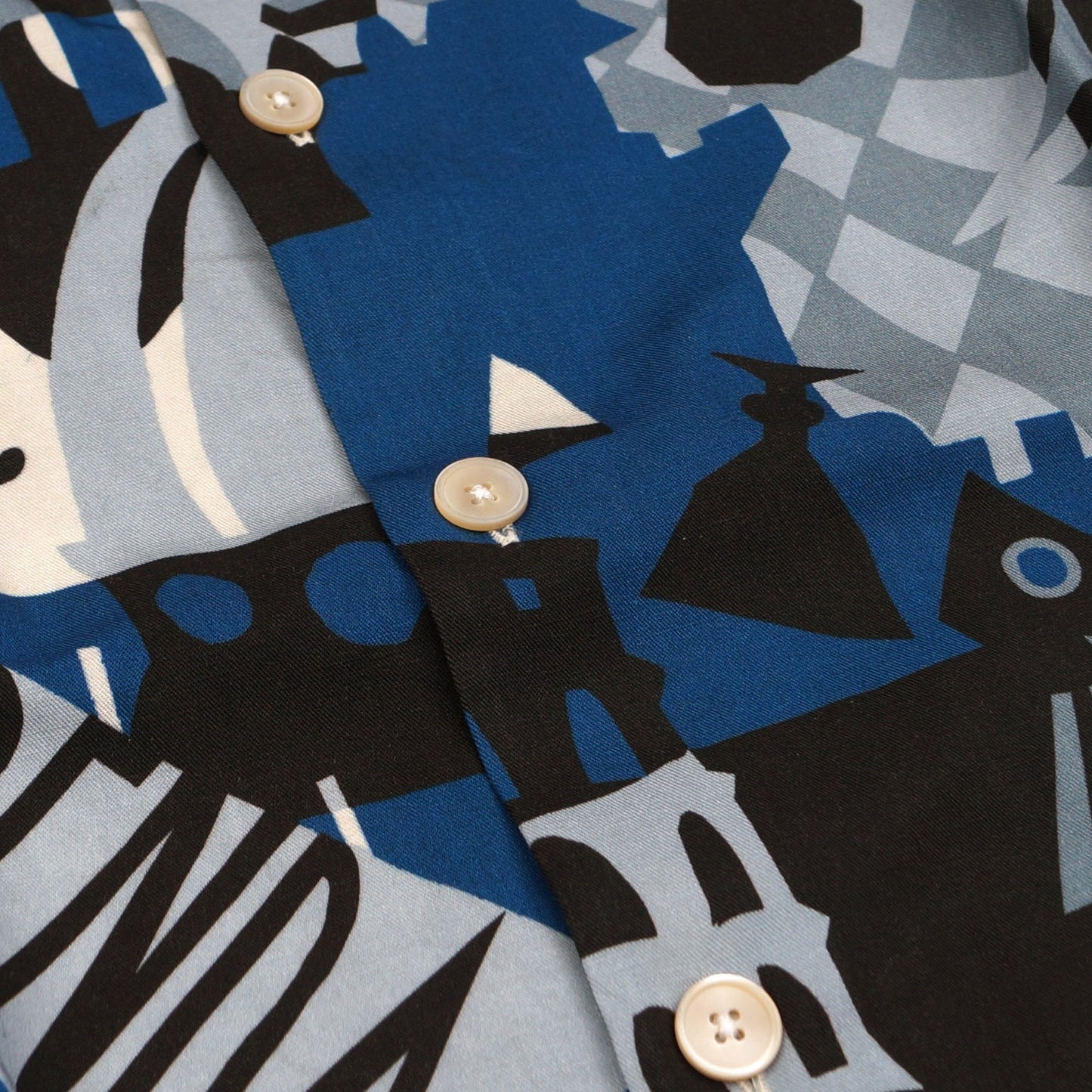 - Souvenir Print Regular Fit Shirt - Light Blue