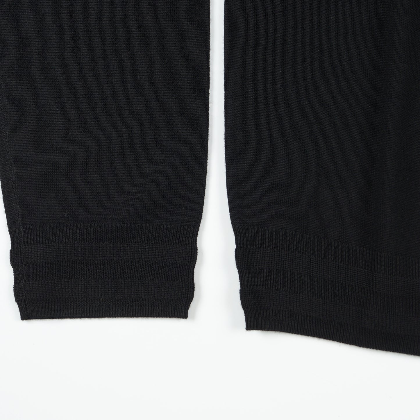 - Crew Neck Sweater - Black