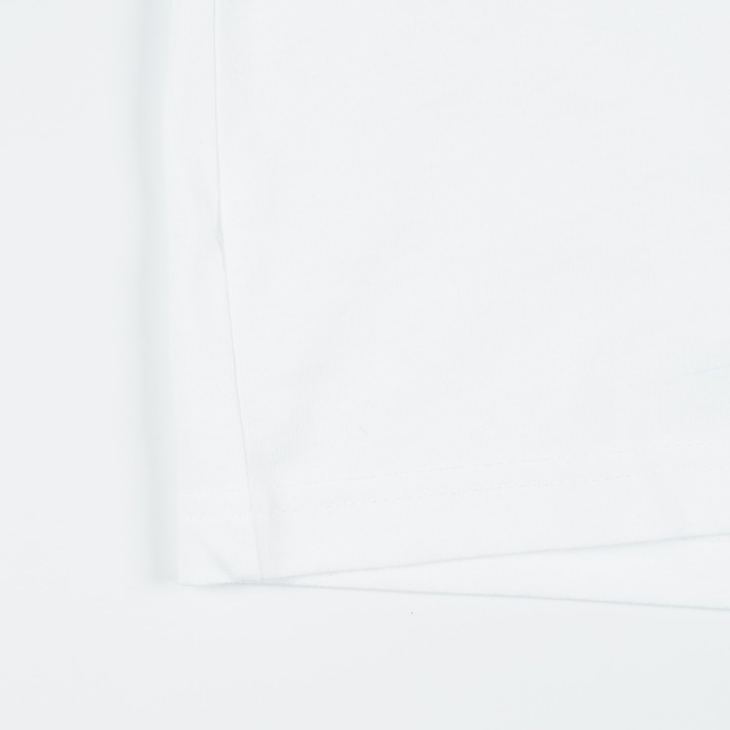 - Spray Reg Fit T-Shirt - White