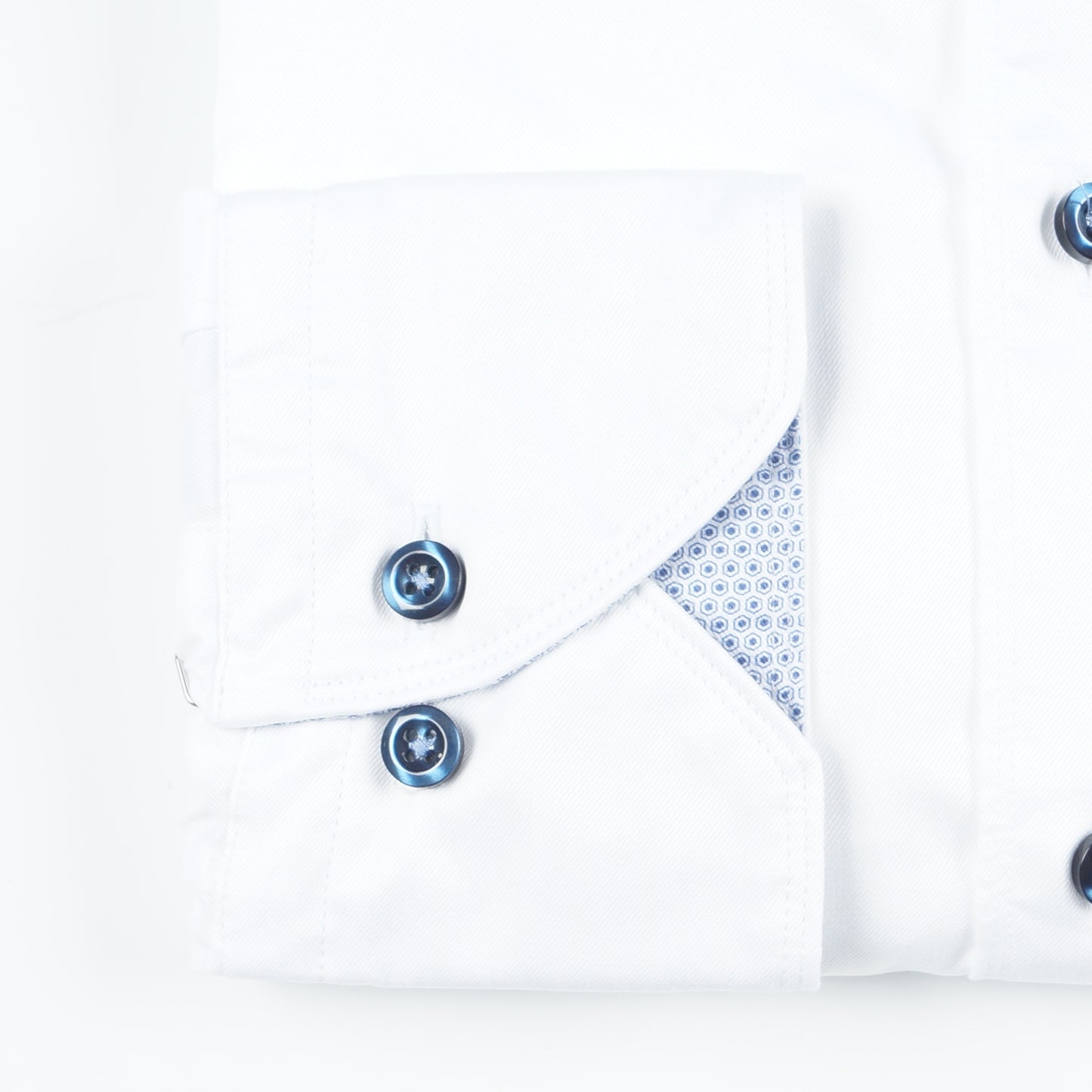 - Contrast Trim - White/Blue Trim