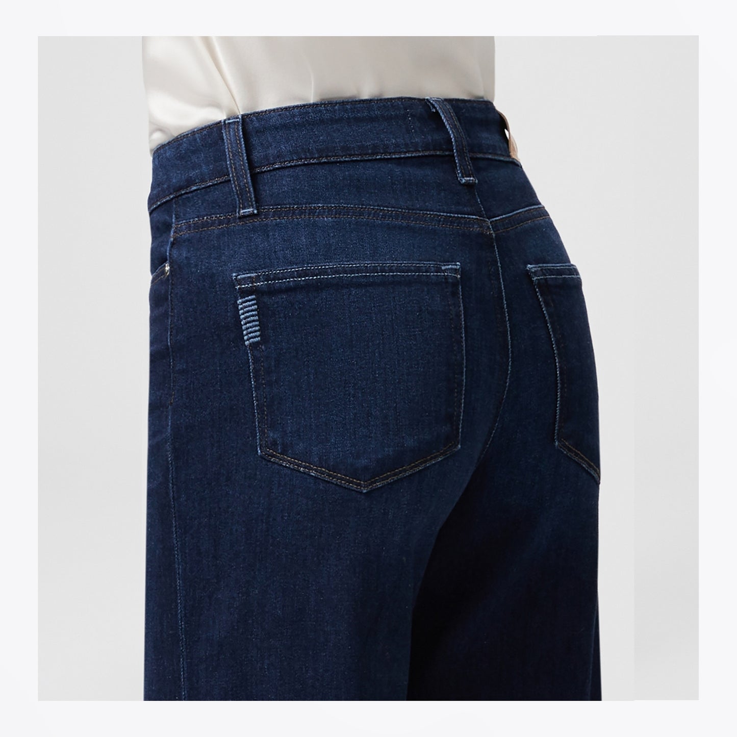 - Anessa Jeans - The Disco