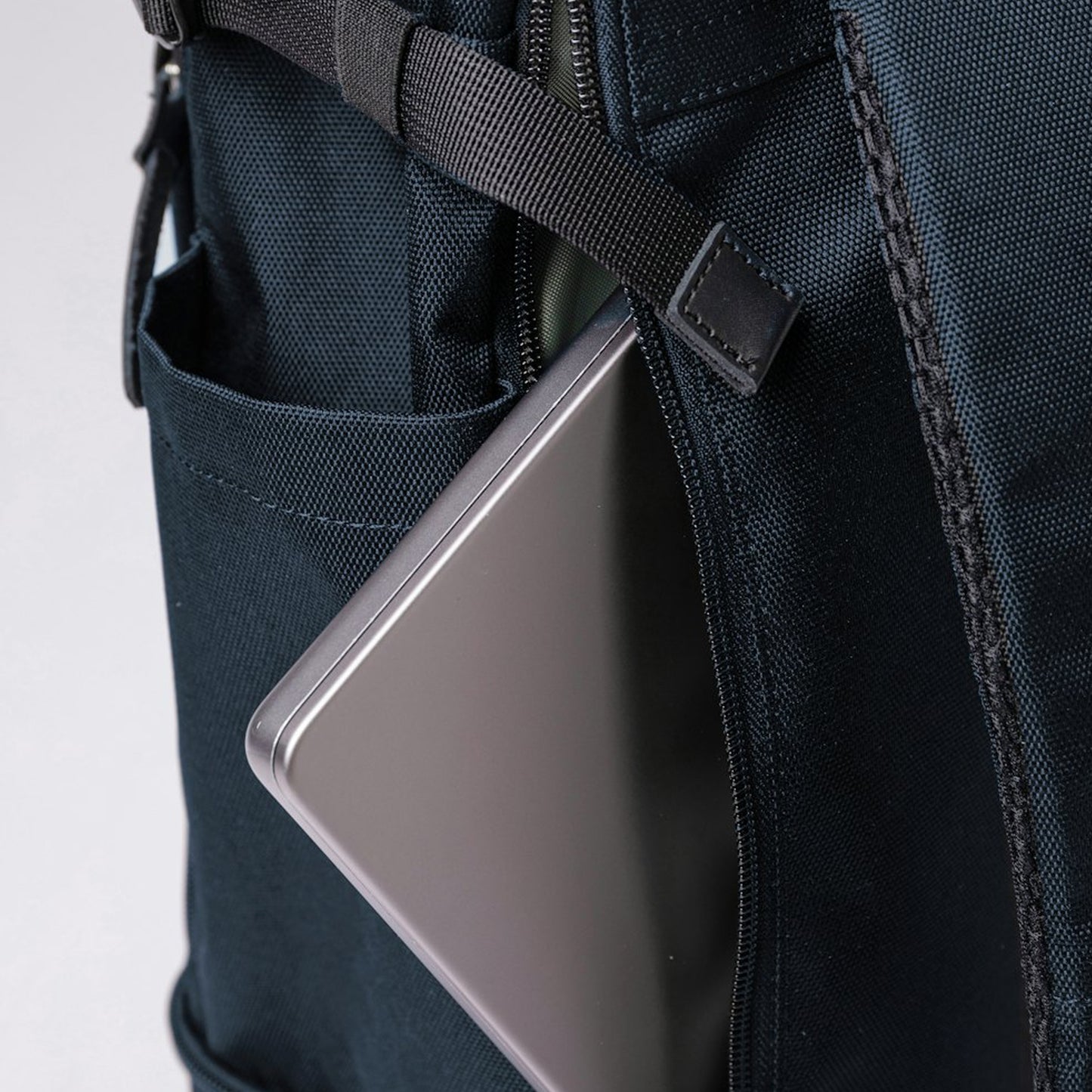 - Alde Backpack - Multi Navy