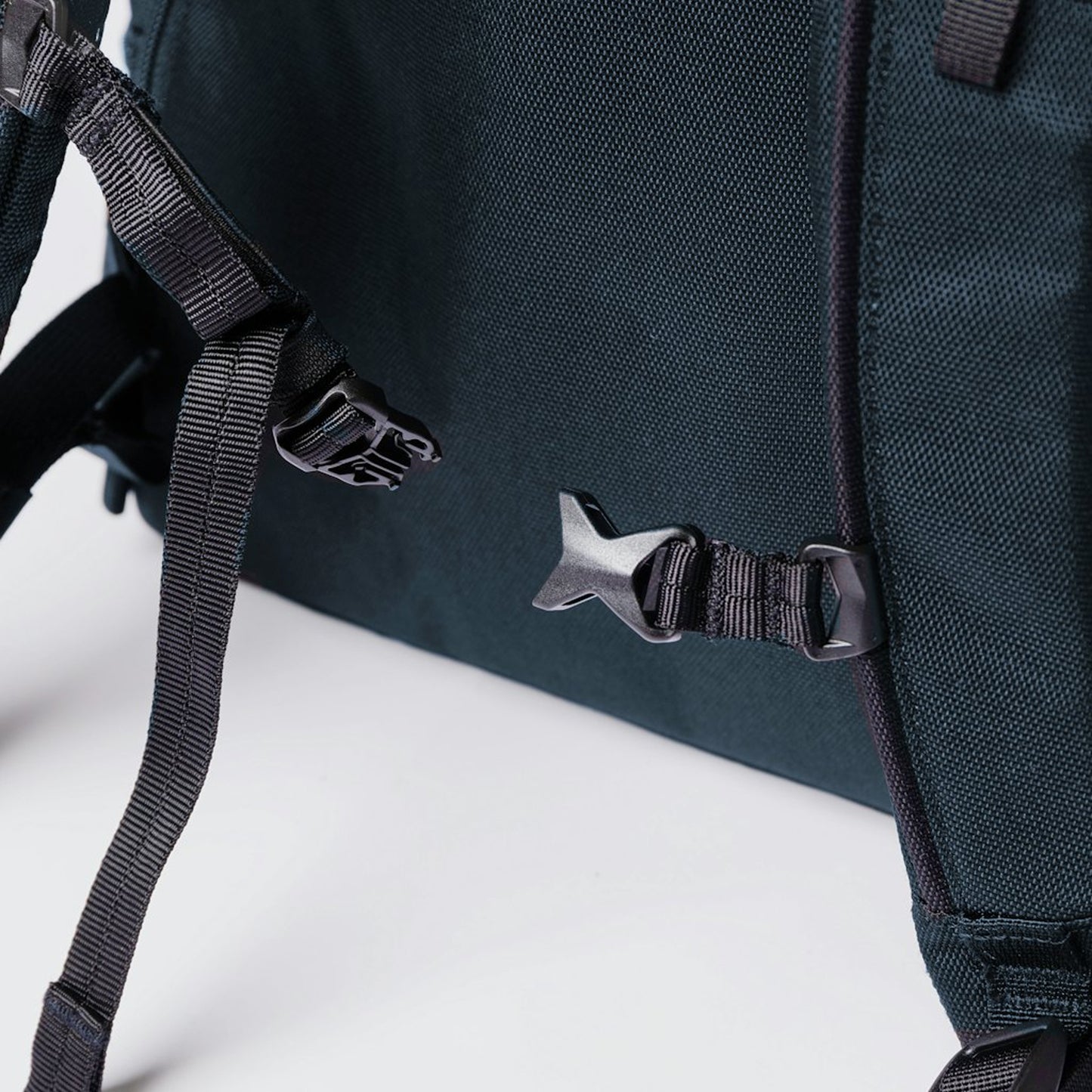 - Alde Backpack - Multi Navy