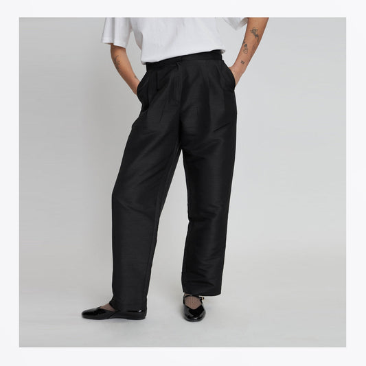 - Crispy Pleated Pant - Black