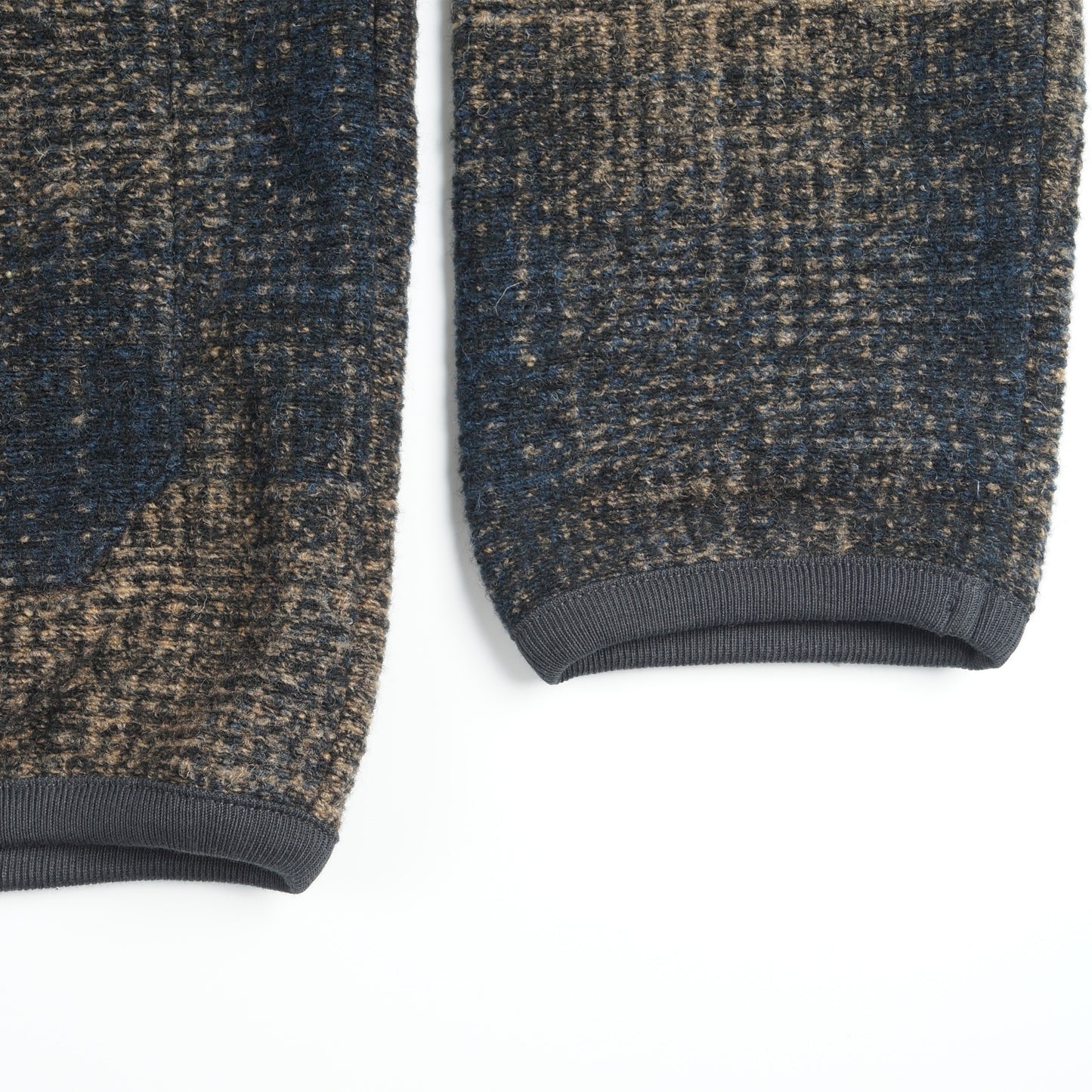 - Cardigan Check Fleece - Navy/Sand