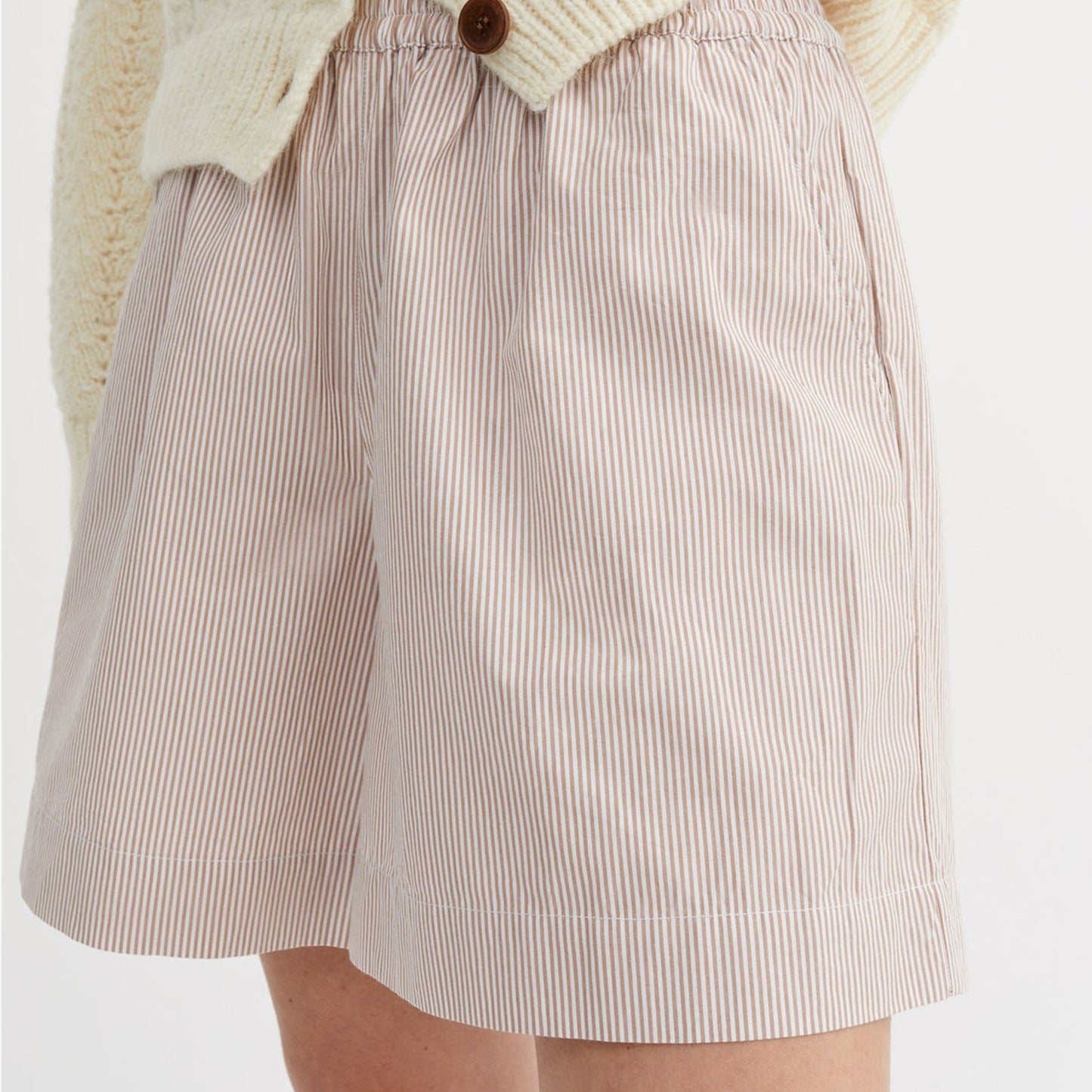 - Edgar Shorts - Warm Beige/White Stripe