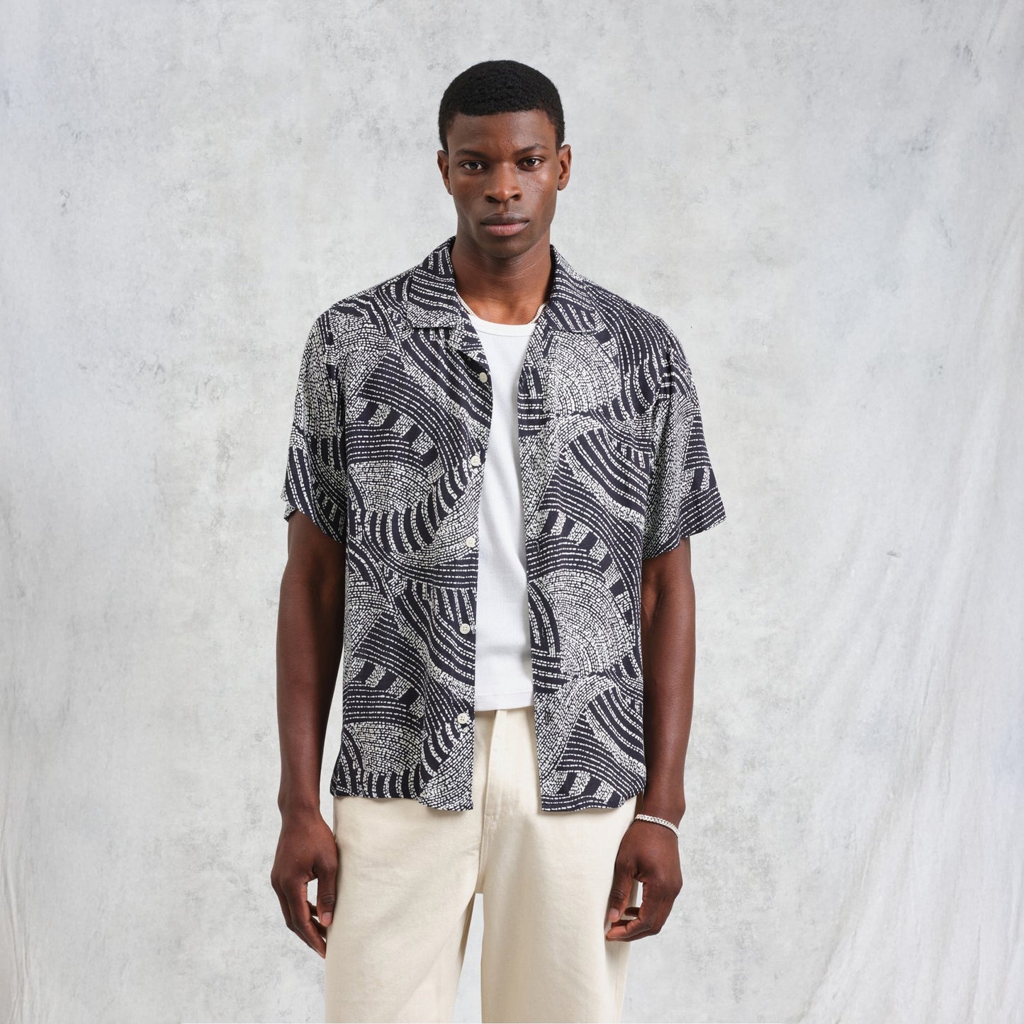 - Didicot Short Sleeve Dotted Swirl Shirt - Navy