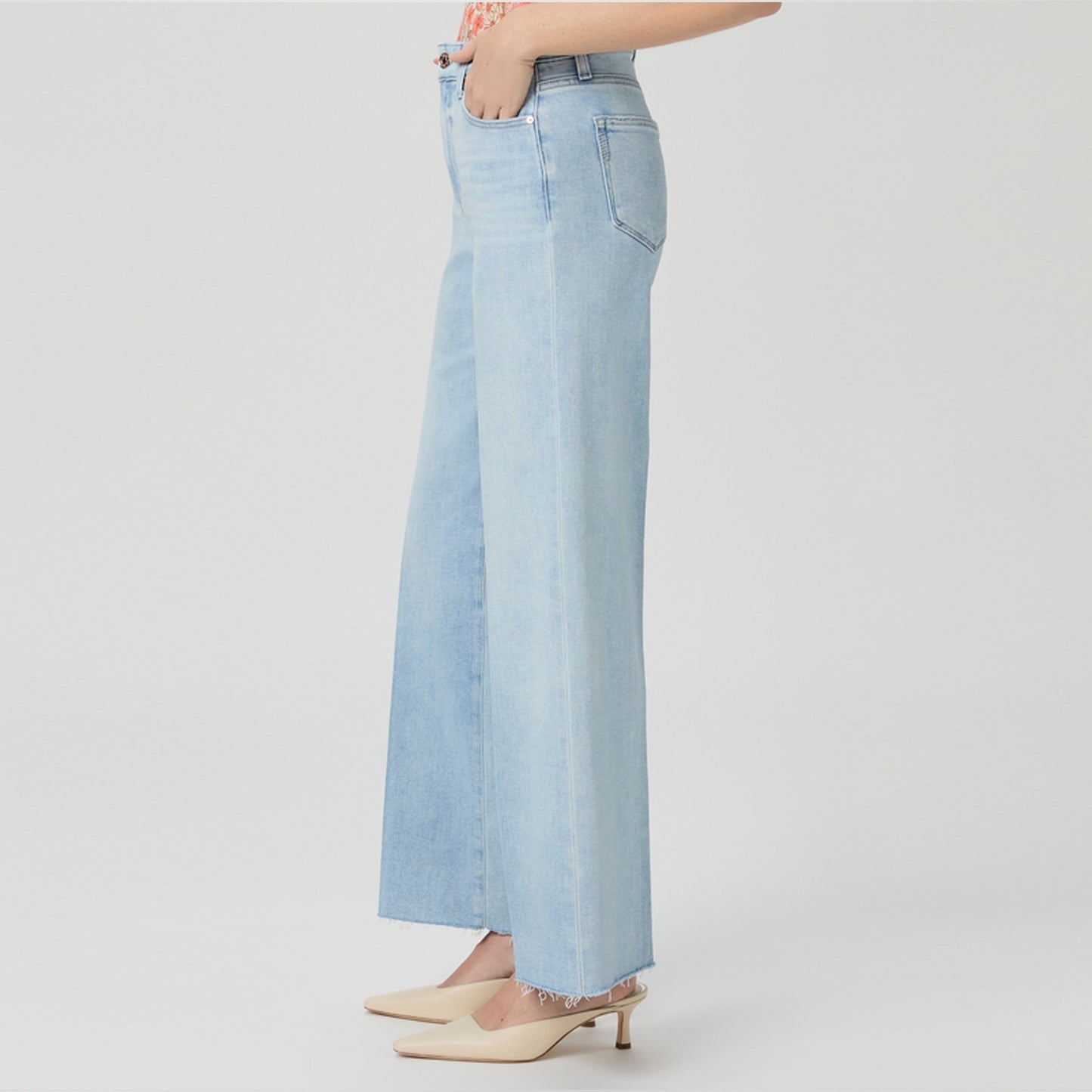 - Anessa 31" Raw Hem - Suki Distressed