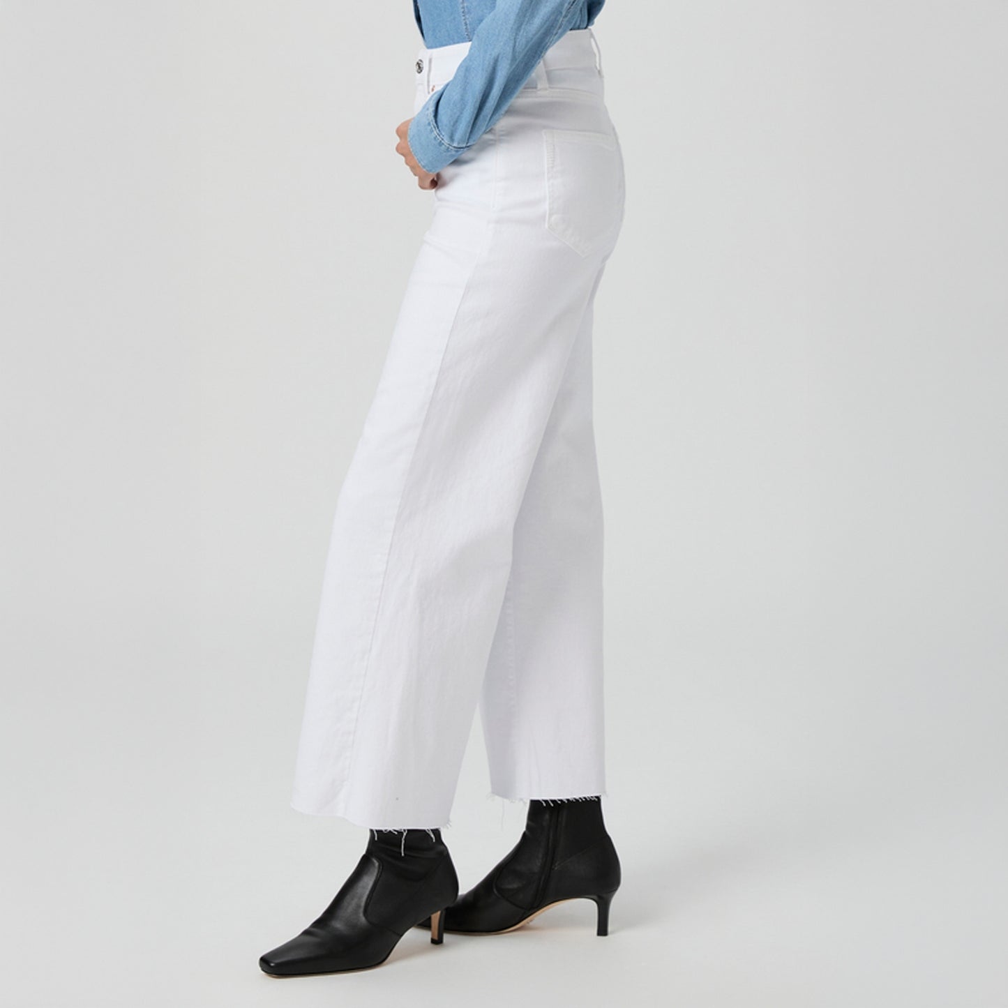 - Anessa Raw Hem Jeans - Crisp White