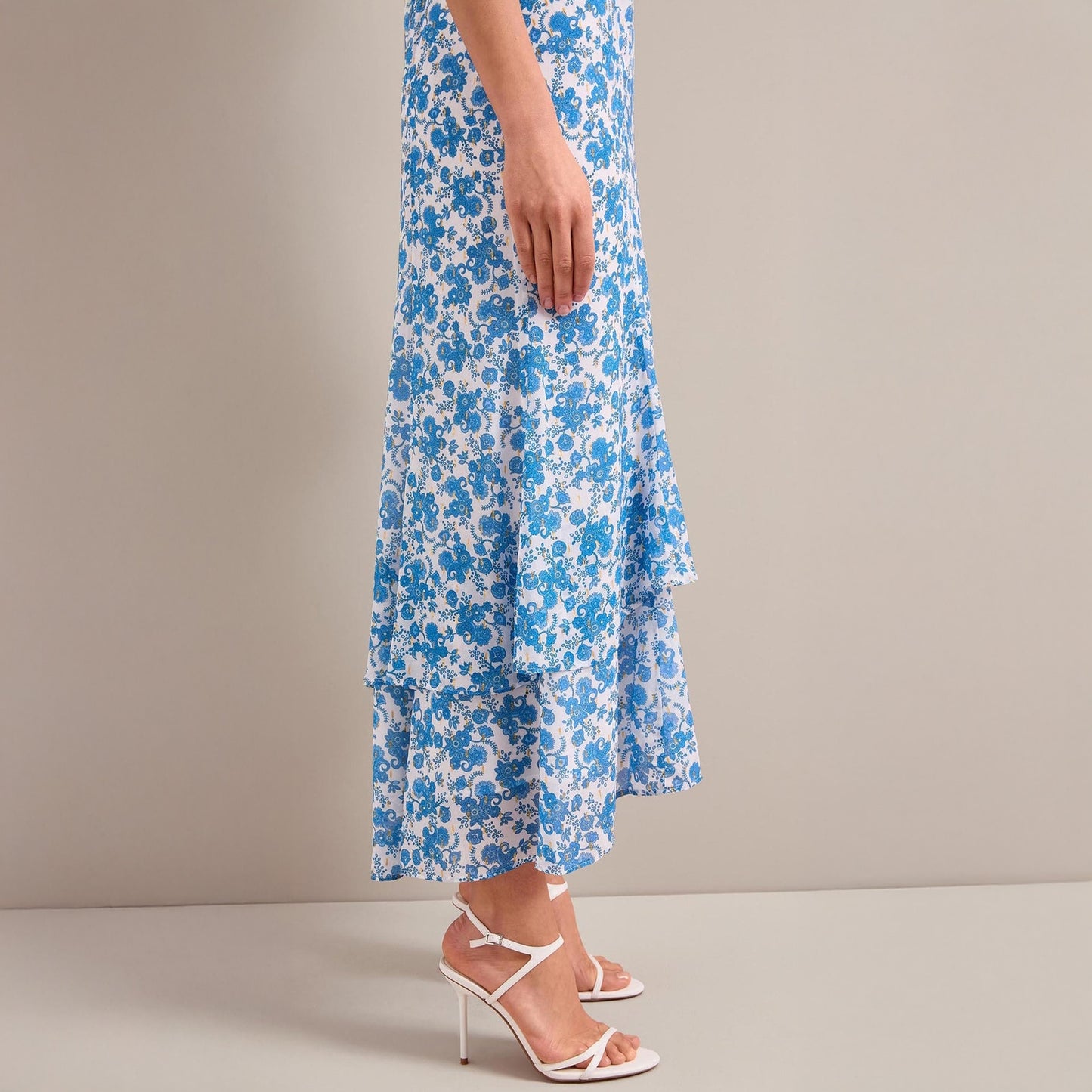 - Lotta Lurex Filcoupe Maxi Dress - White/Blue Paisley Print