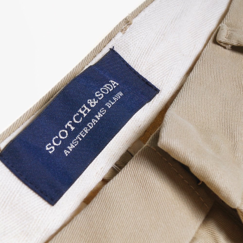 - Stuart - Regular Slim Fit Chinos - Sand
