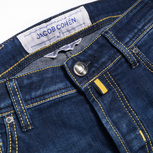 J622 Mid-Rise Comfort Jeans - Mid-Blue
