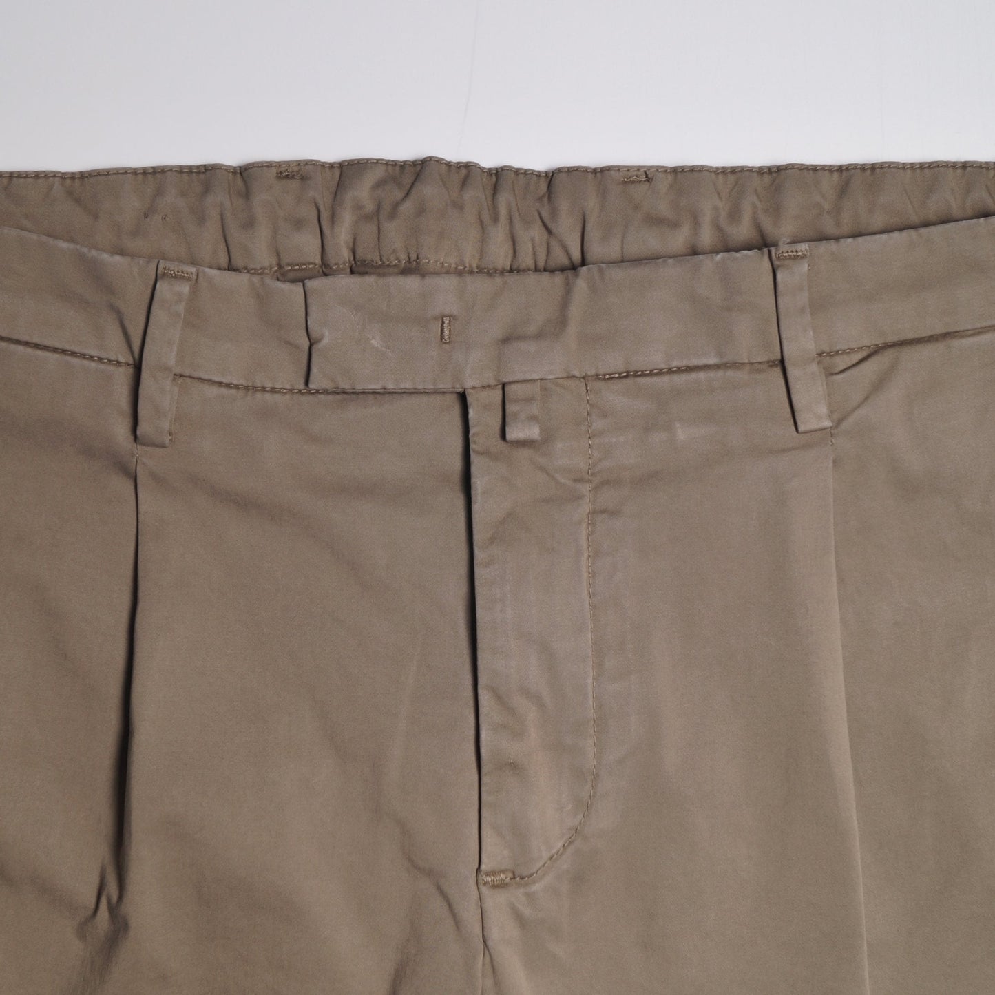 - Washed-Effect Elasticated Chinos - Olive