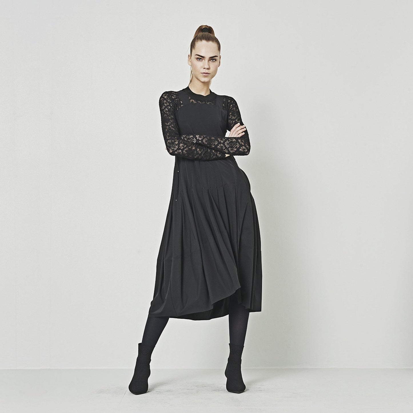 - Mesmerize - Jersey Sensitive�� Lace Dress - Black