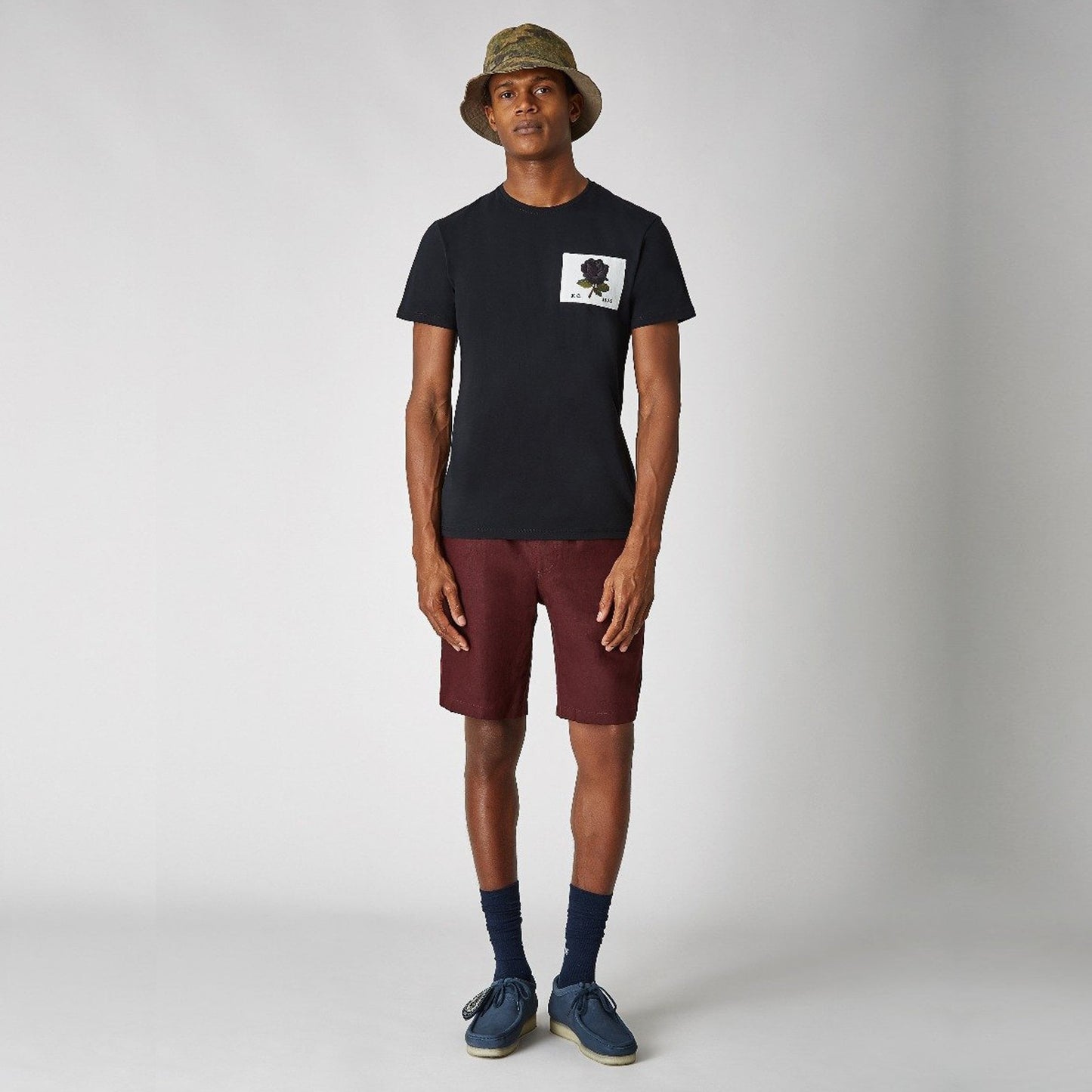 - Embroidered Rose Patch T-Shirt - Black