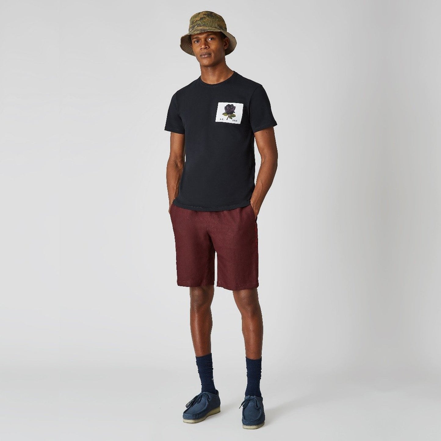 - Embroidered Rose Patch T-Shirt - Black