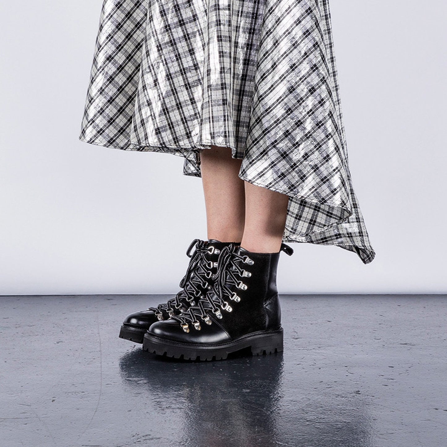 - Nanette - Colorado Leather Boot - Black