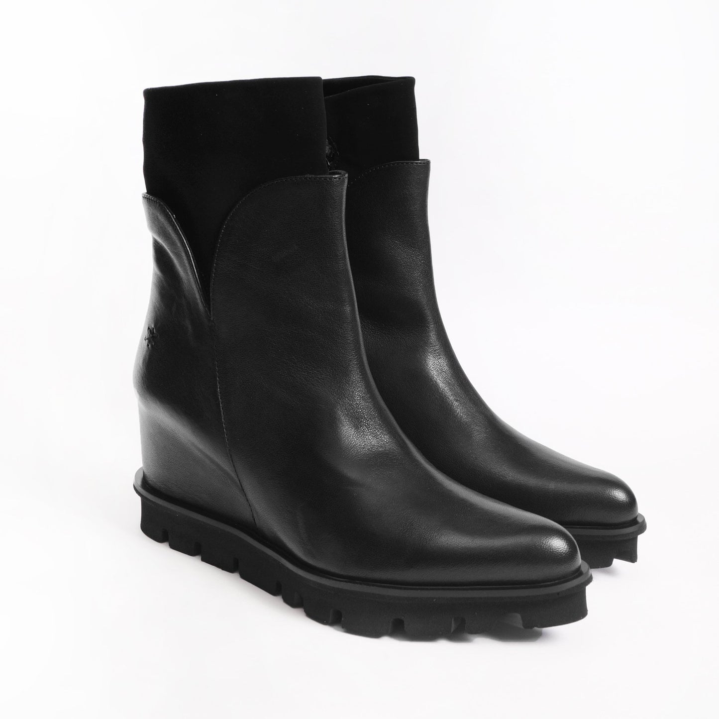 - Shoko Zanzi - Leather Ankle Boots - Black