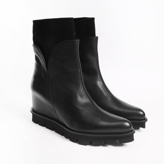 - Shoko Zanzi - Leather Ankle Boots - Black
