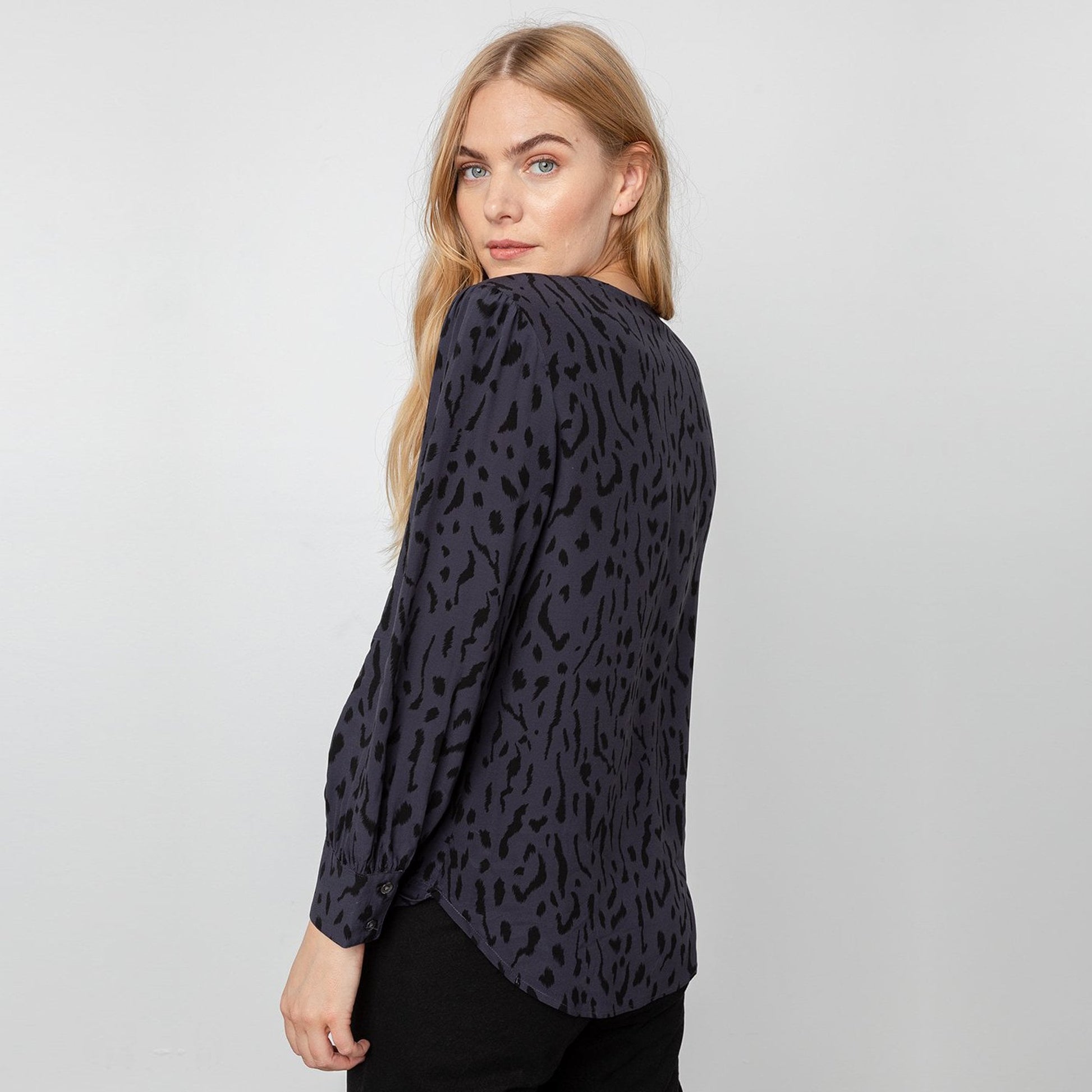 Rails Hillary - Cheetah Print Top - Charcoal Grey