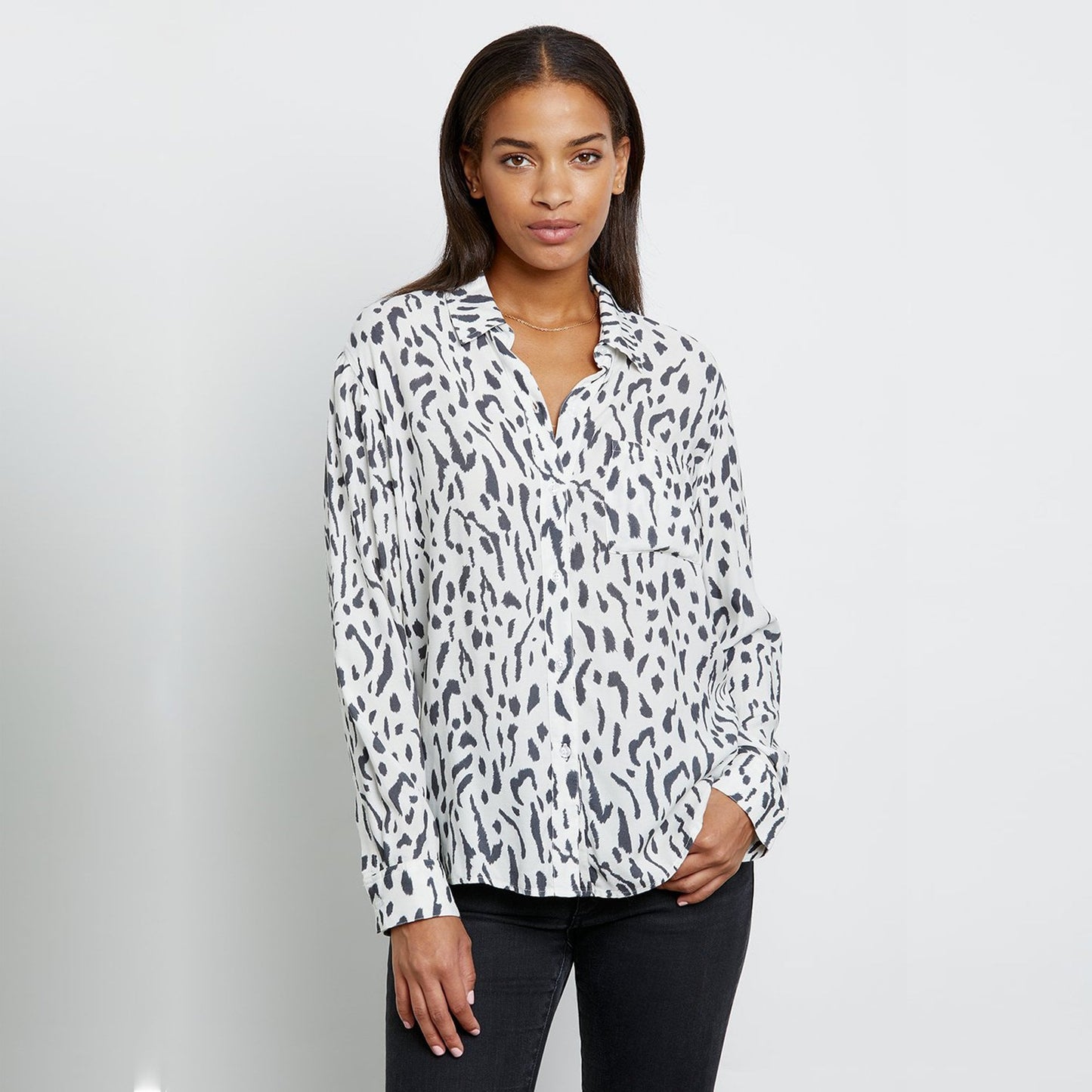 - Rocsi - Cheetah Print Shirt - Ivory