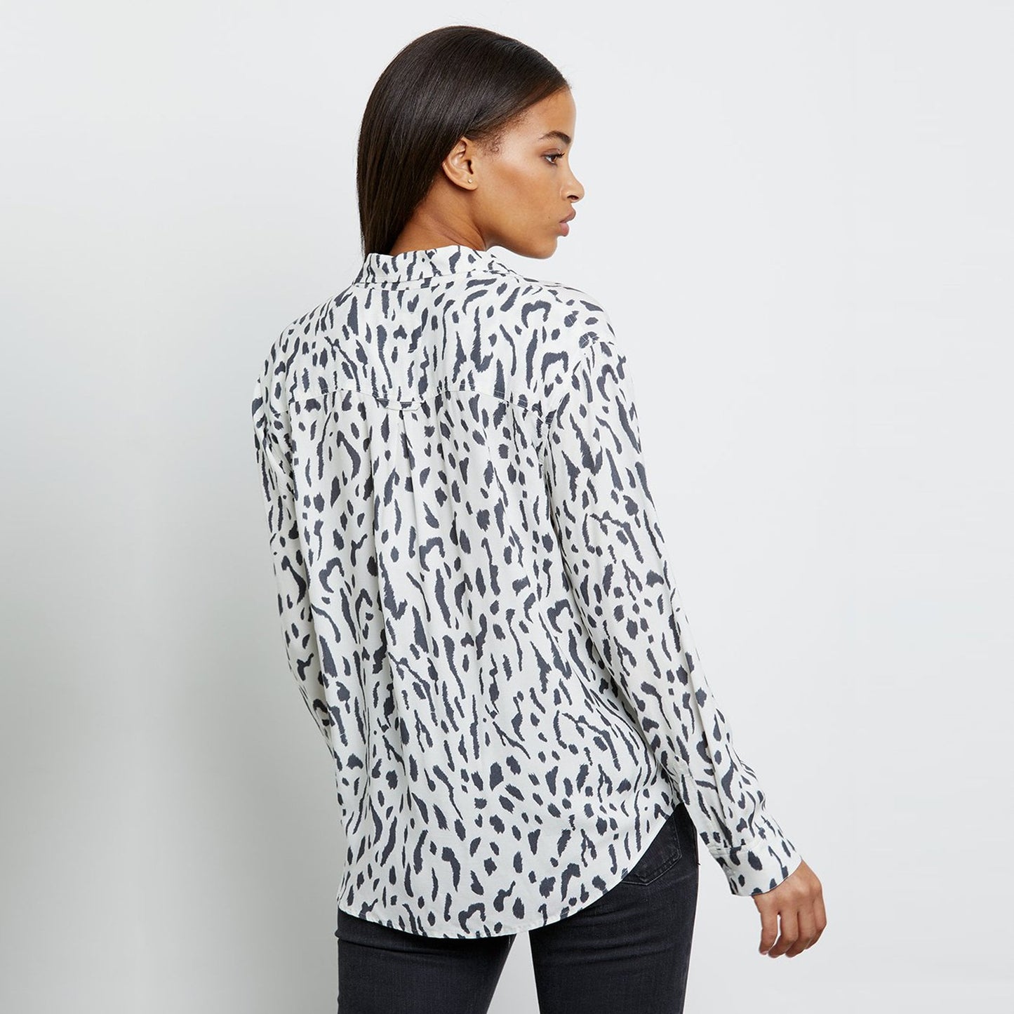 - Rocsi - Cheetah Print Shirt - Ivory