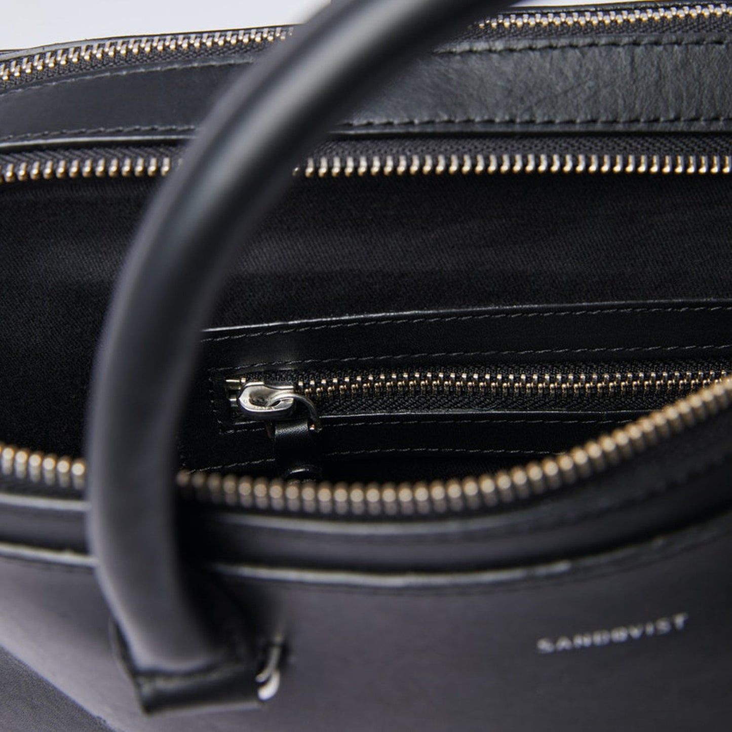 Lesli - Dual Zip Leather Bag - Black
