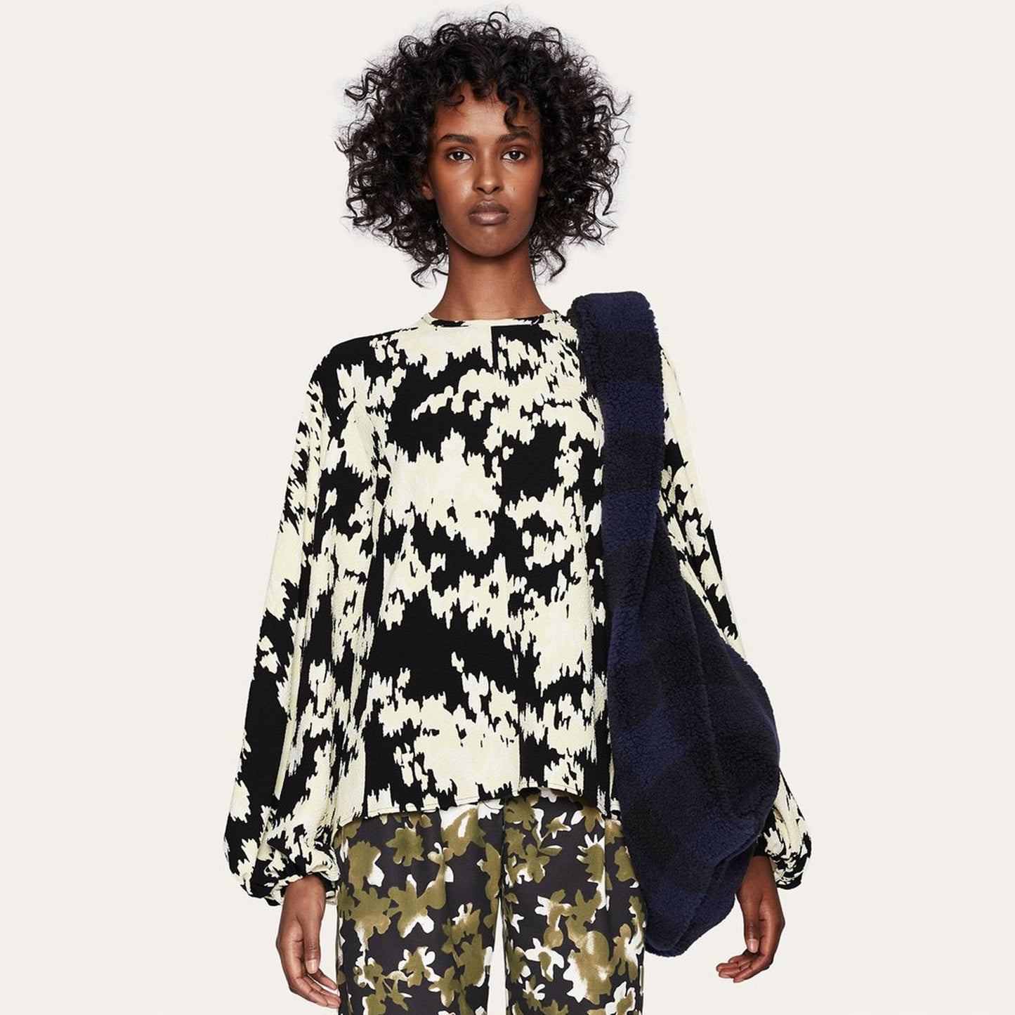 - Dianne - Abstract Print Top - Black/White