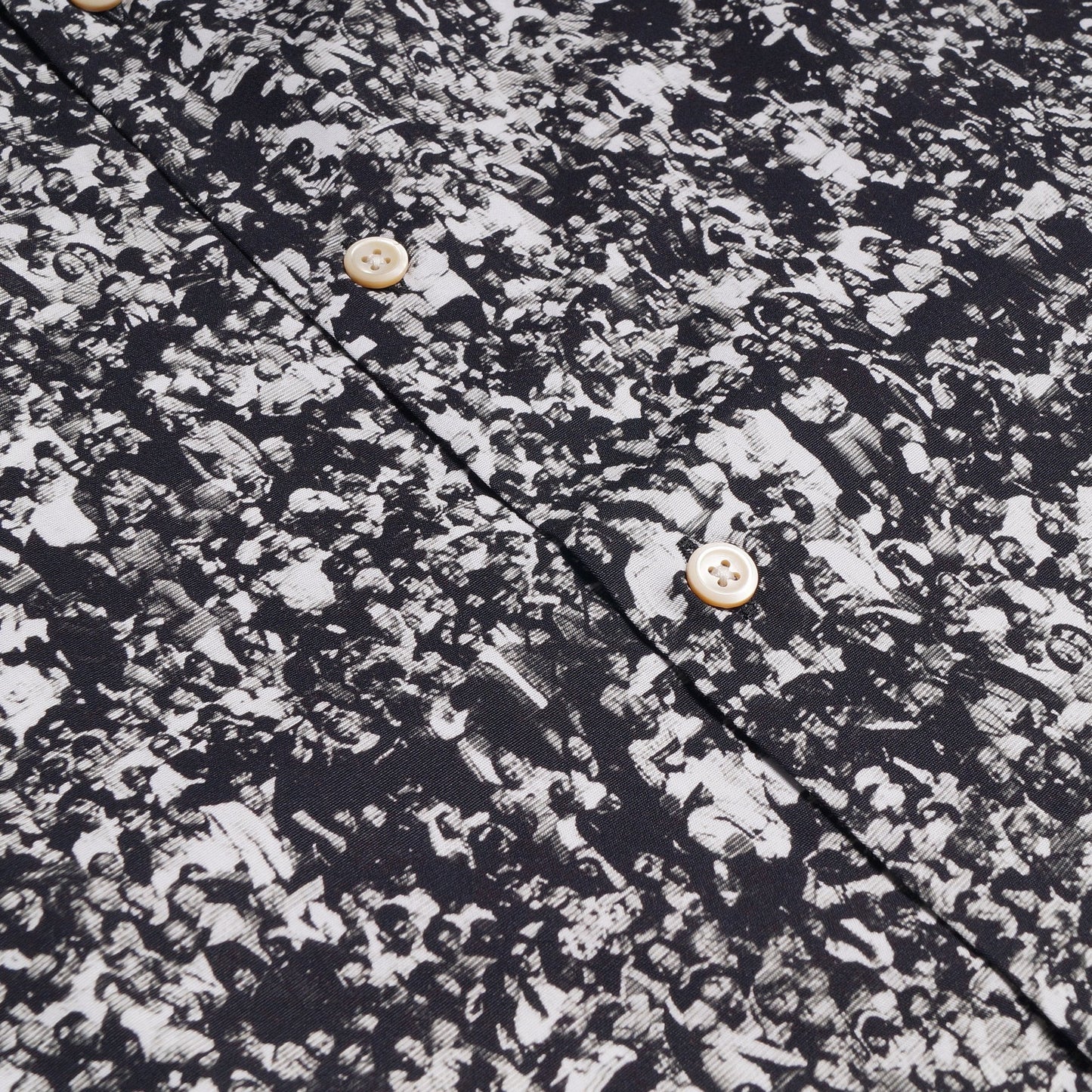 - Crowd Print Short-Sleeve Shirt - Black/White