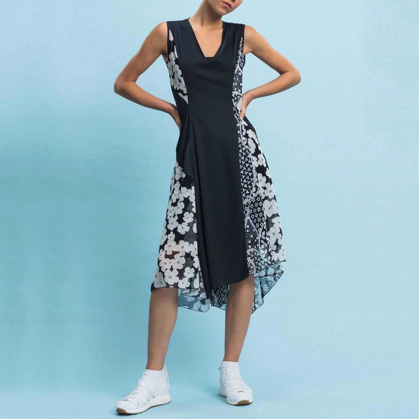 - Elitist - V-Neck Floral Mesh Dress - Navy