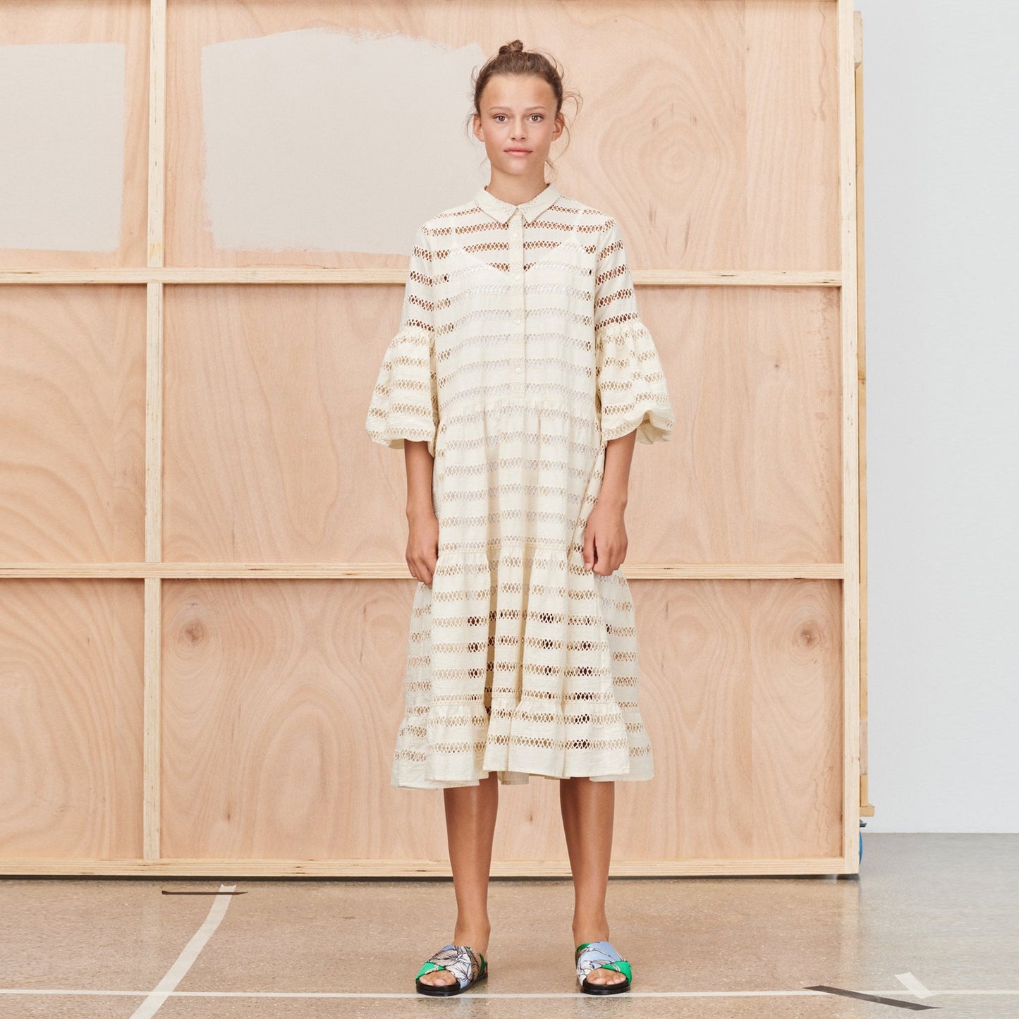 - Taranto - Midi Lace Dress - Cream