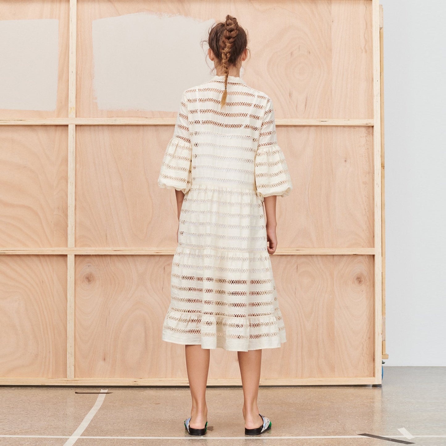 - Taranto - Midi Lace Dress - Cream