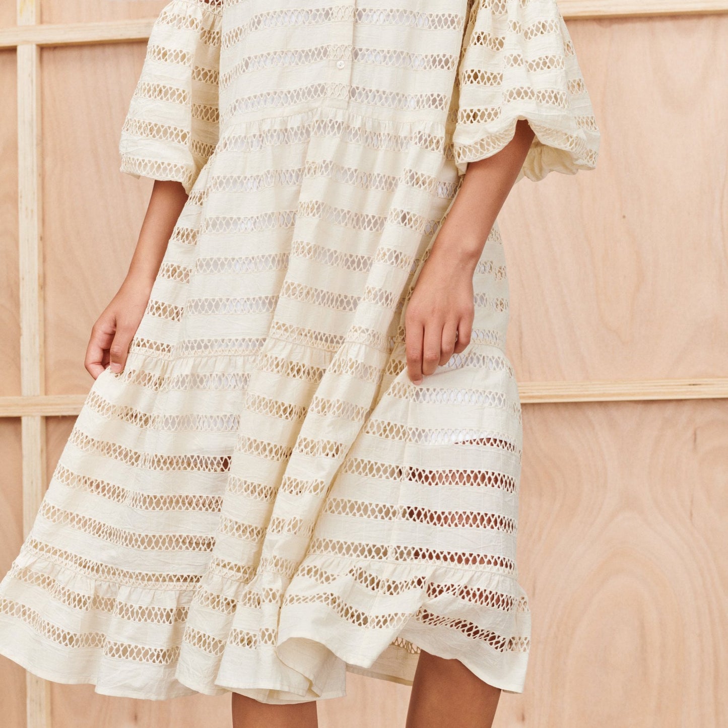 - Taranto - Midi Lace Dress - Cream