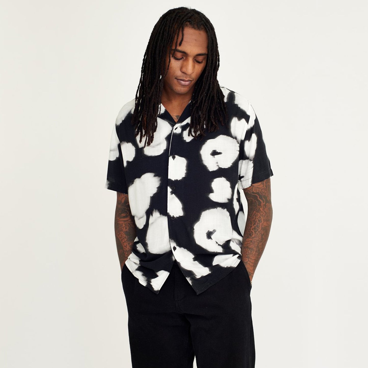 - Short-Sleeve Printed Shirt - Black