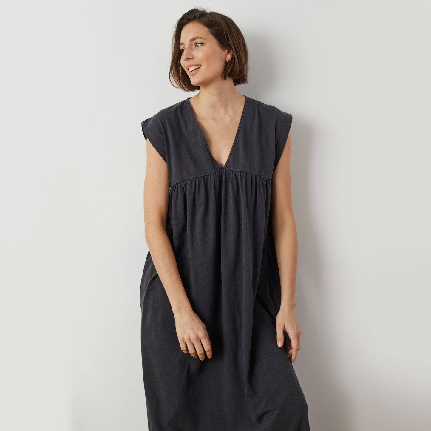 - Richard T-Shirt Maxi Dress - Charcoal