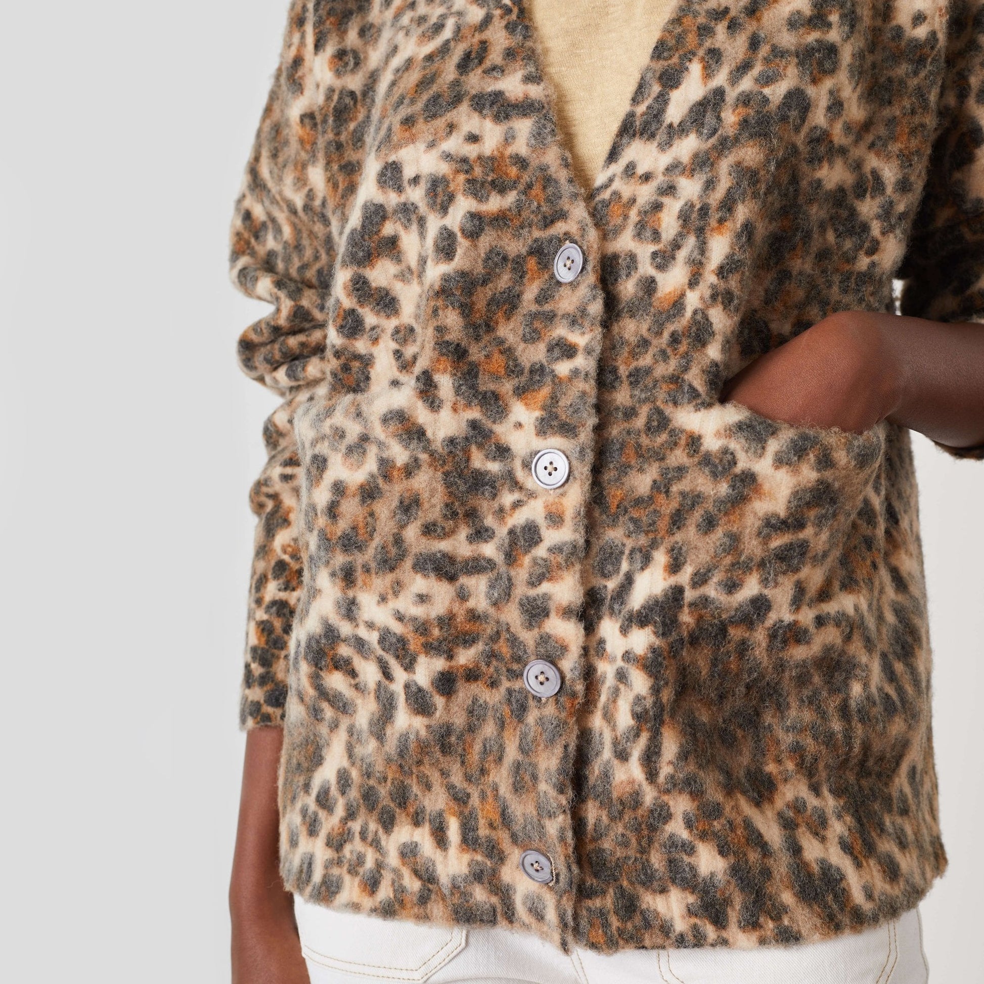 Leon Lam Felin - Leopard Print Knitted Cardigan - Beige