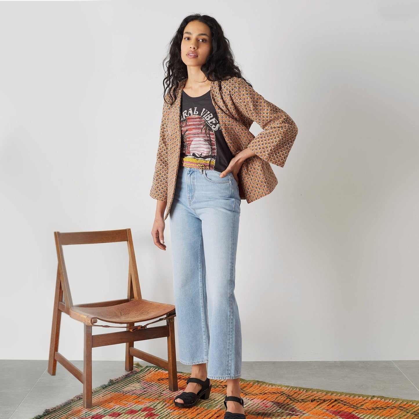 - Tova Vibes - Printed Motif T-Shirt - Black