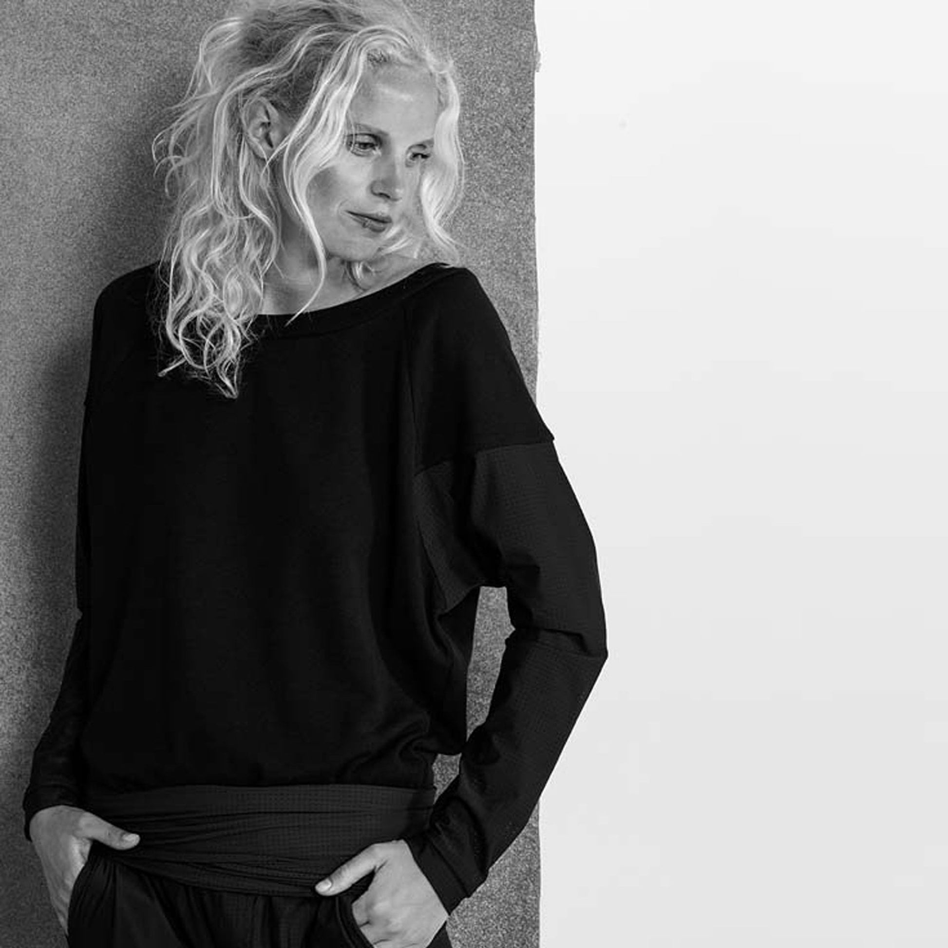 Ania Netted Sleeve Pullover - Black