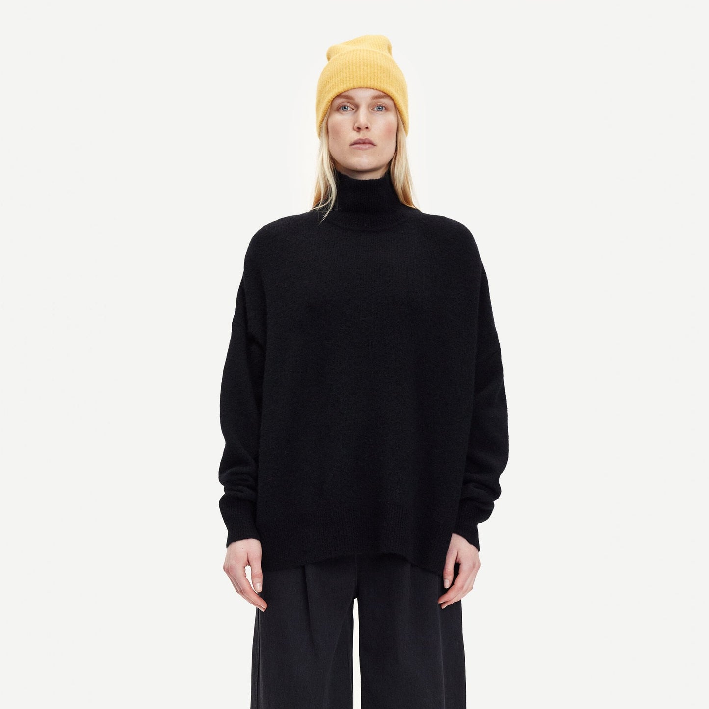 Wool/Alpaca Blend Turtleneck Pullover - Black