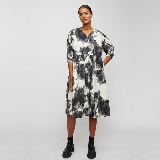 - Abstract Print Dress - Black/White