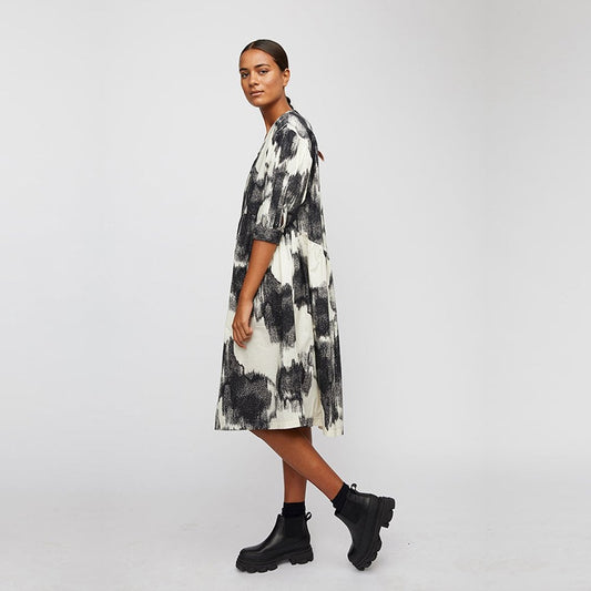 - Abstract Print Dress - Black/White