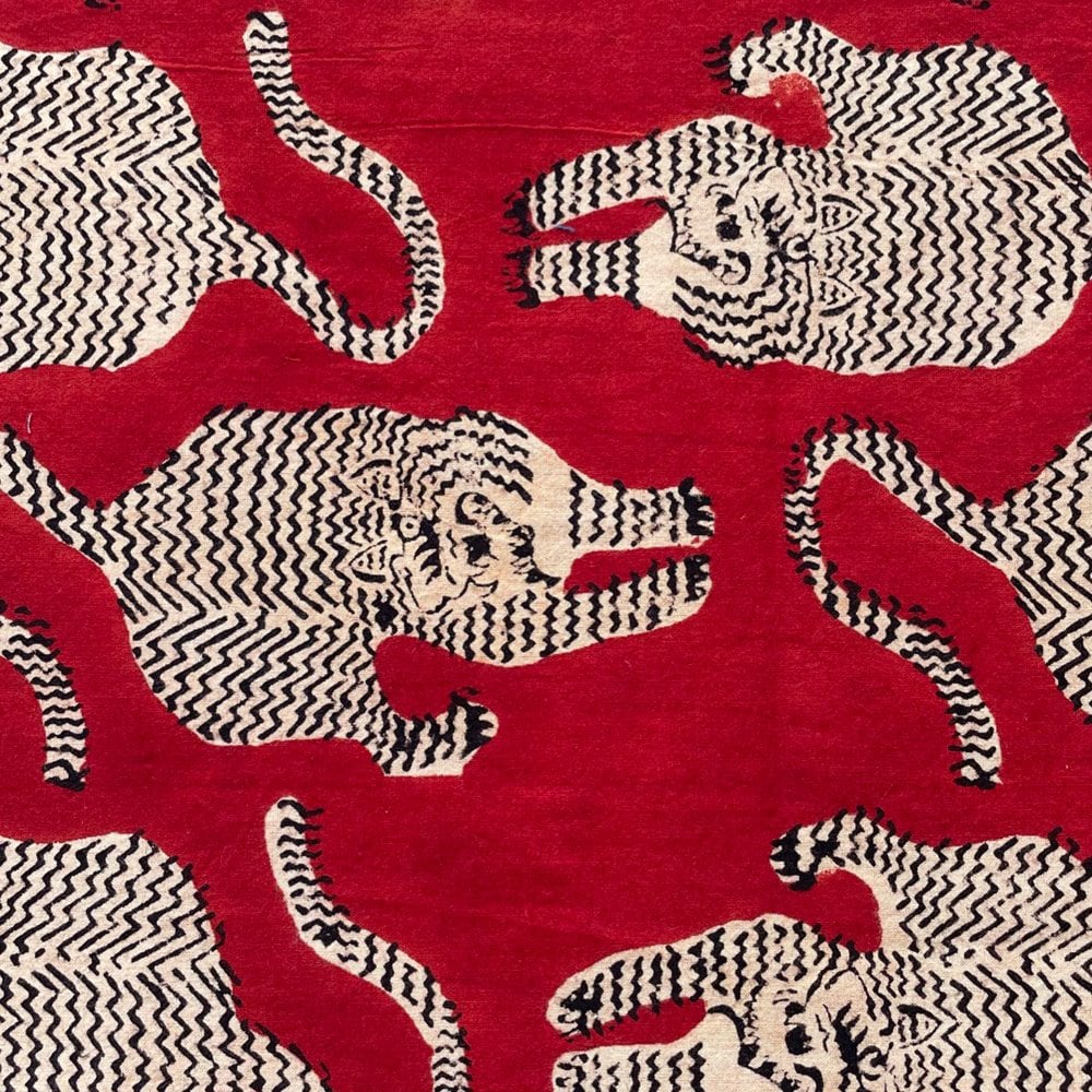 - Tiger Print Patch Pocket T-Shirt - White