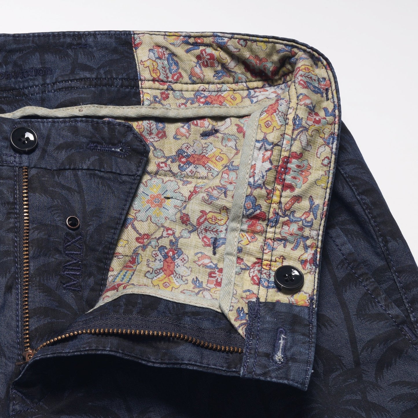 - B-Pavo Printed Shorts - Navy Palm Print